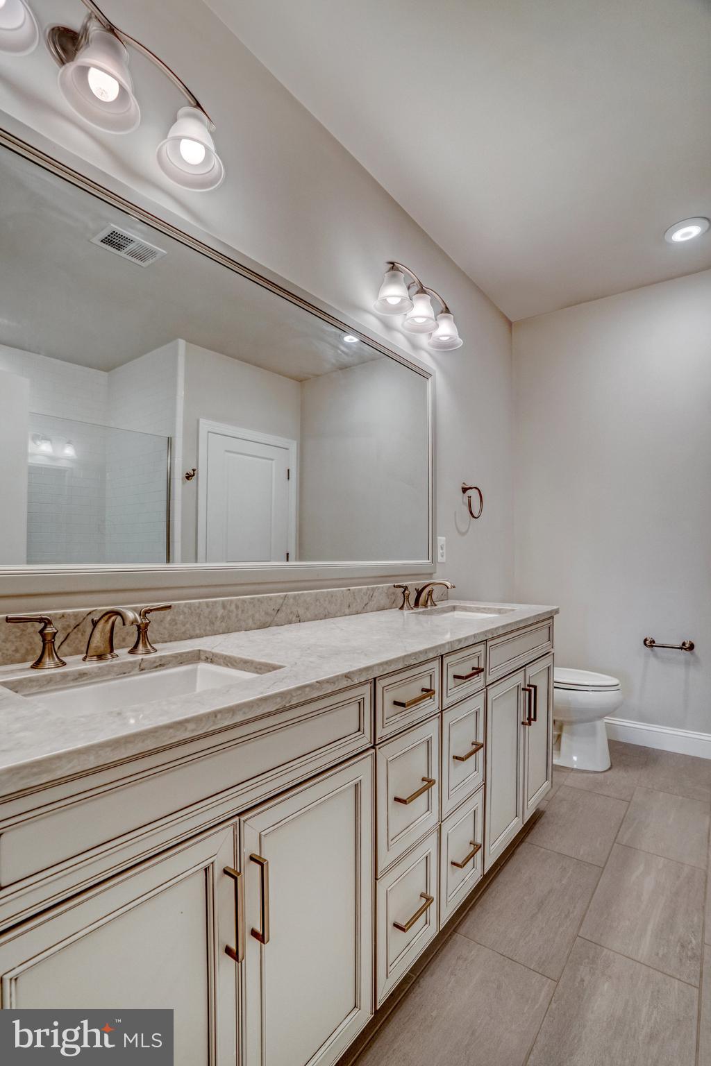 REGENCY AT ASHBURN - Residential