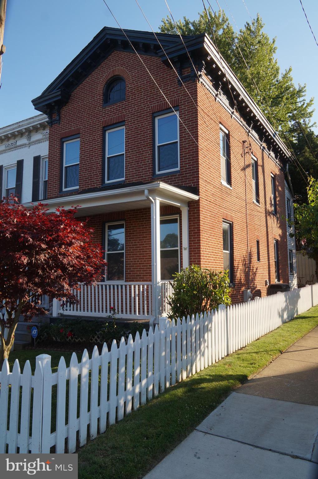 WOODBERRY - Residential Lease