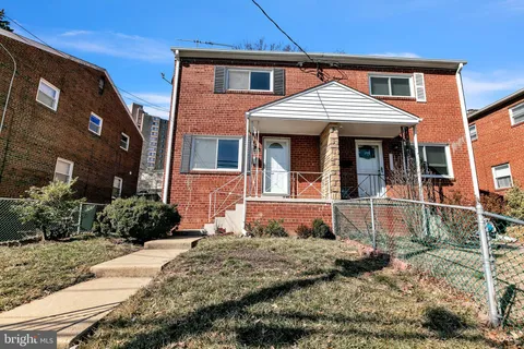44 W Taylor Run Parkway, Alexandria, VA 22314 - MLS#: VAAX2042146