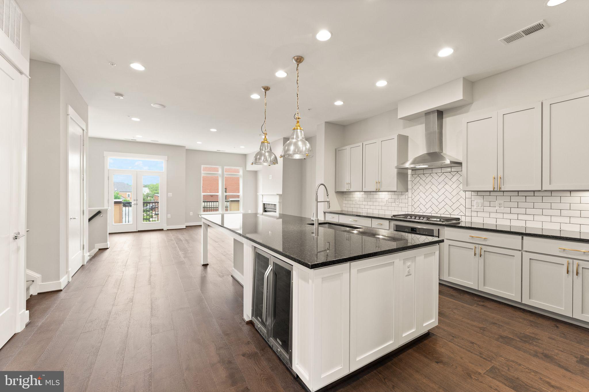 CRESCENT PLACE - Residential