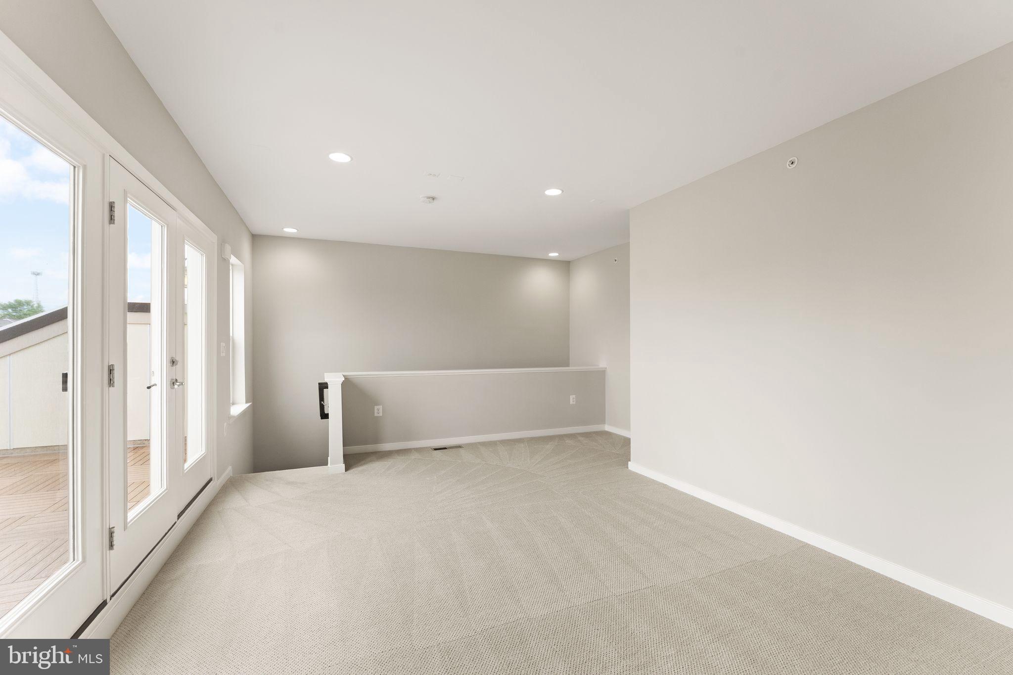 CRESCENT PLACE - Residential