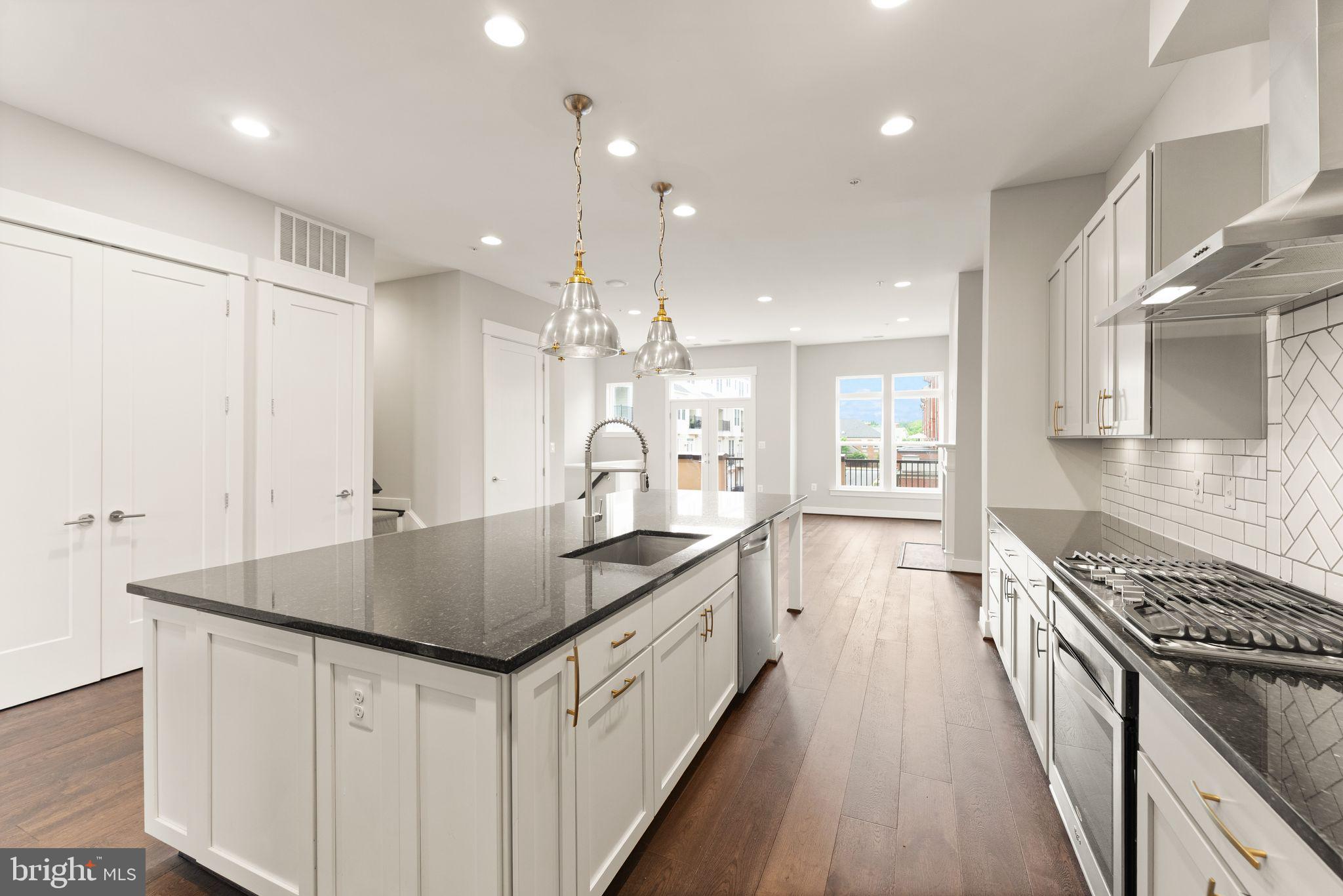 CRESCENT PLACE - Residential