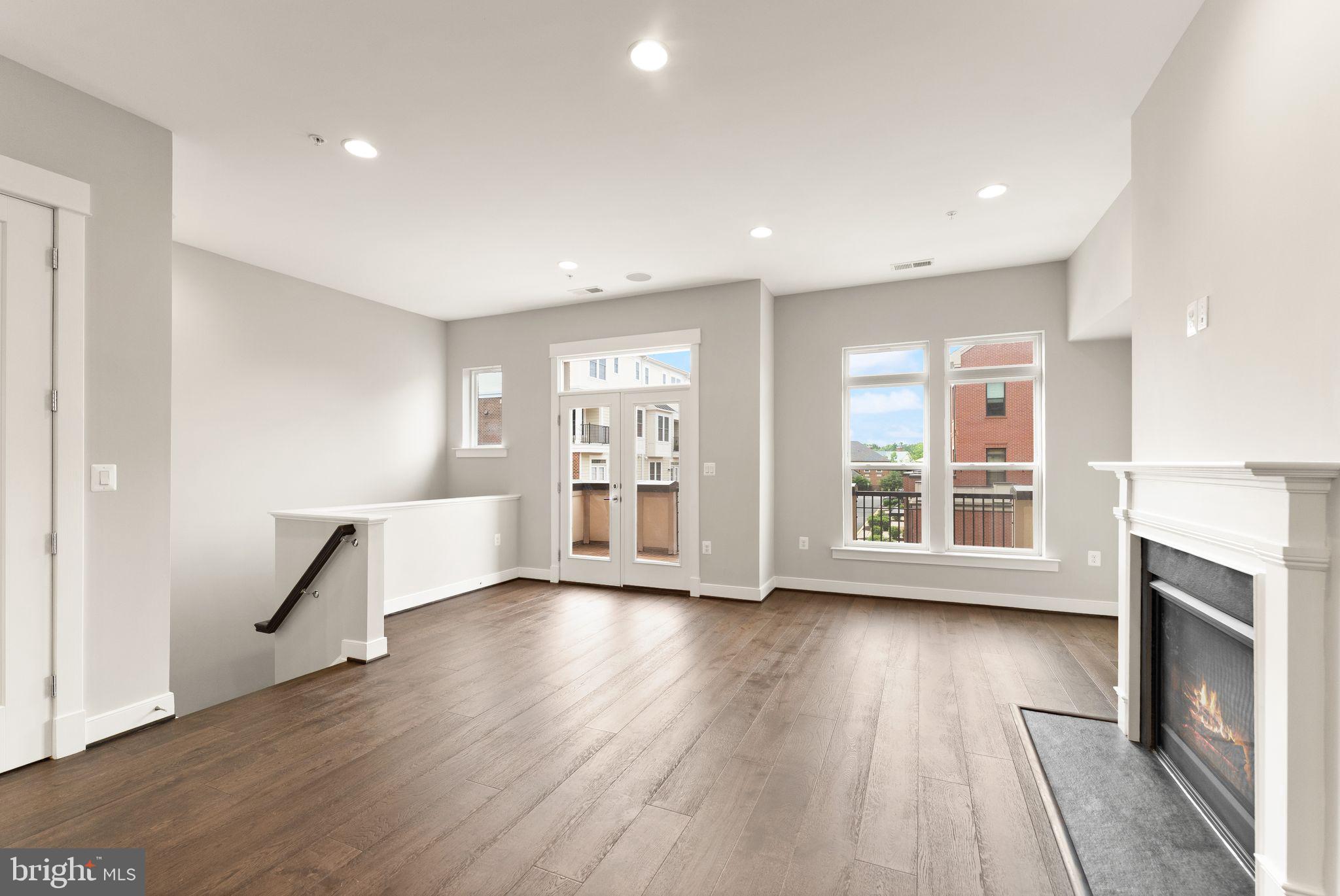 CRESCENT PLACE - Residential
