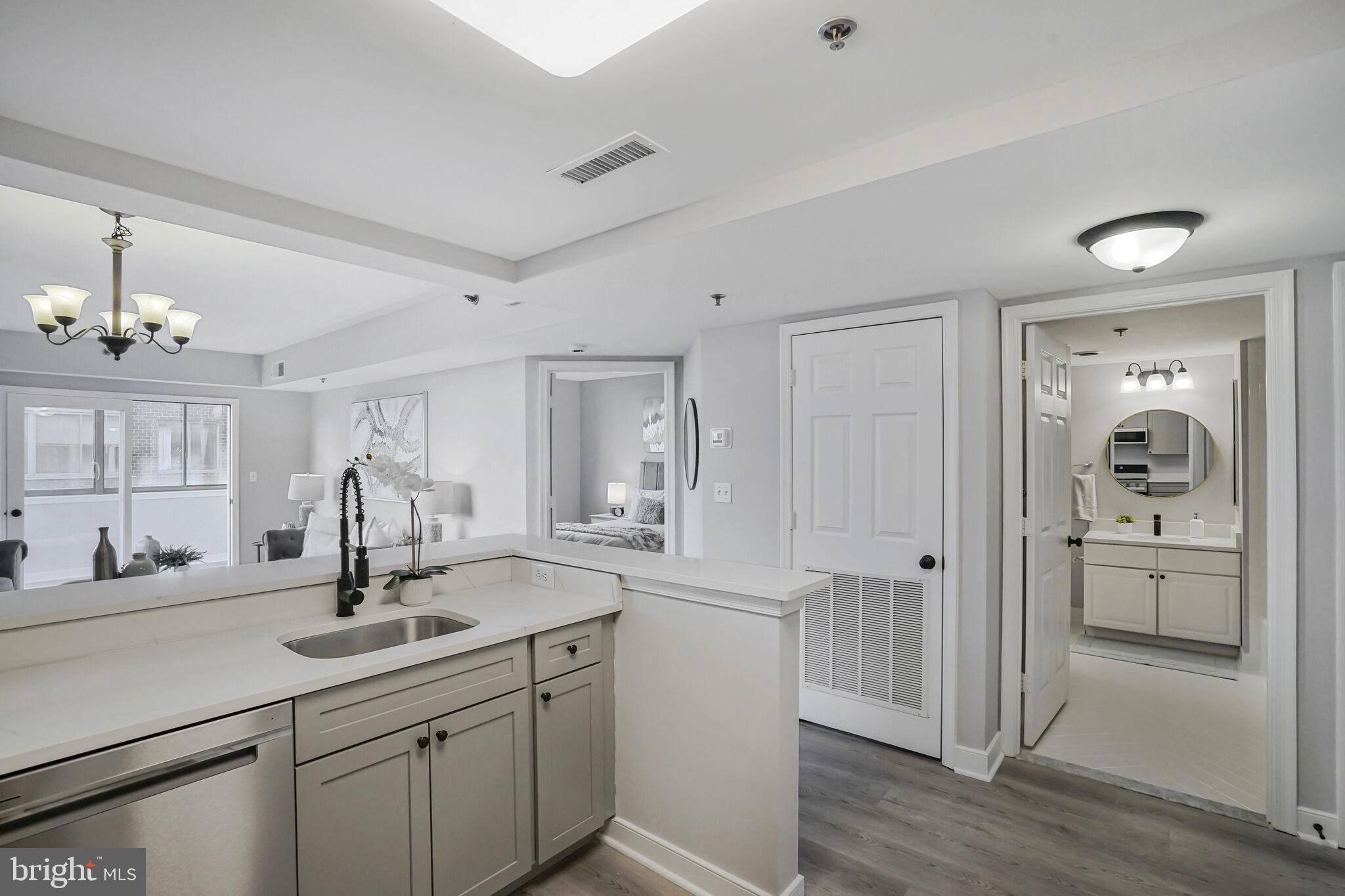 WINDSOR PLAZA - Residential