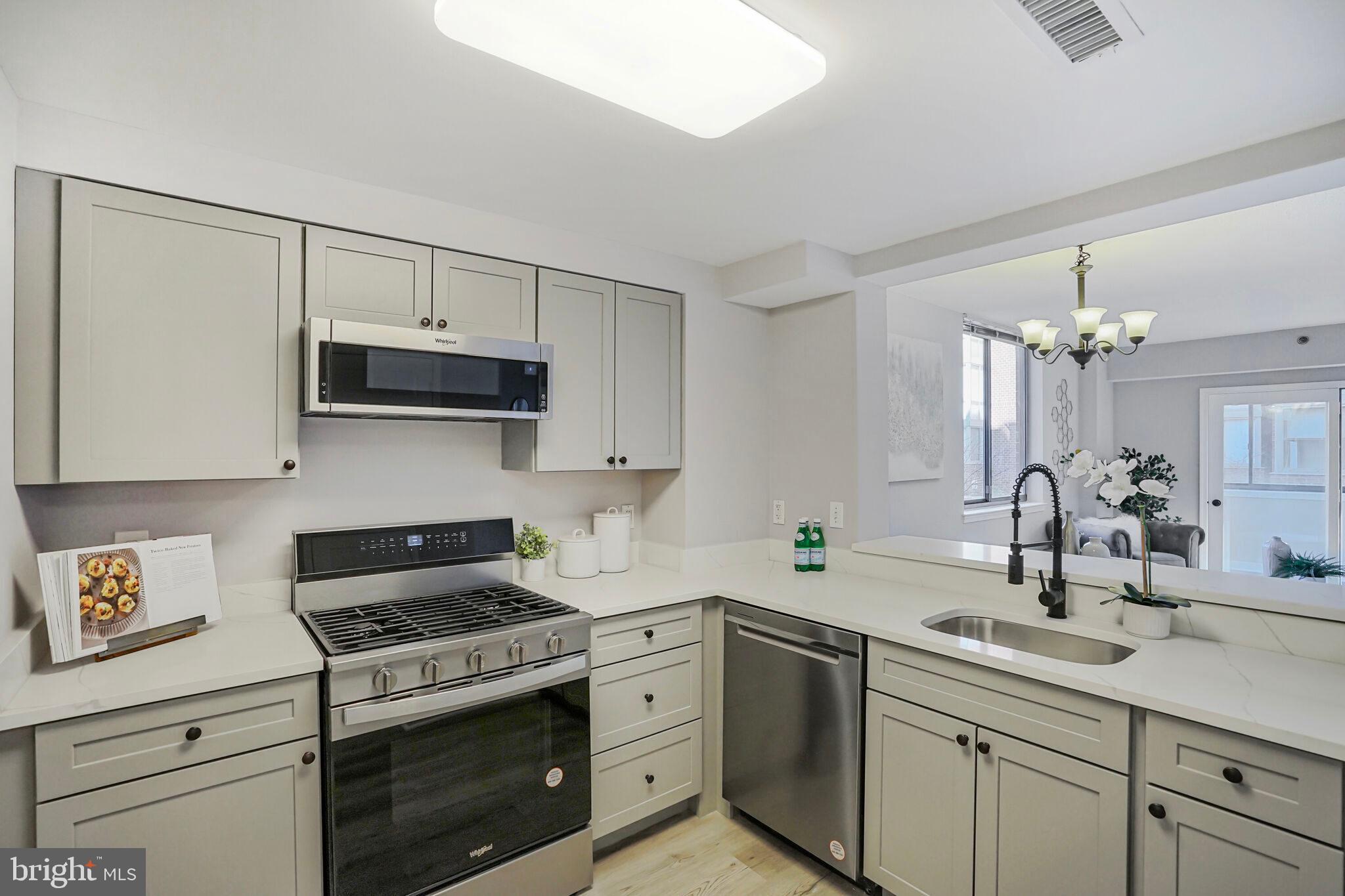 WINDSOR PLAZA - Residential