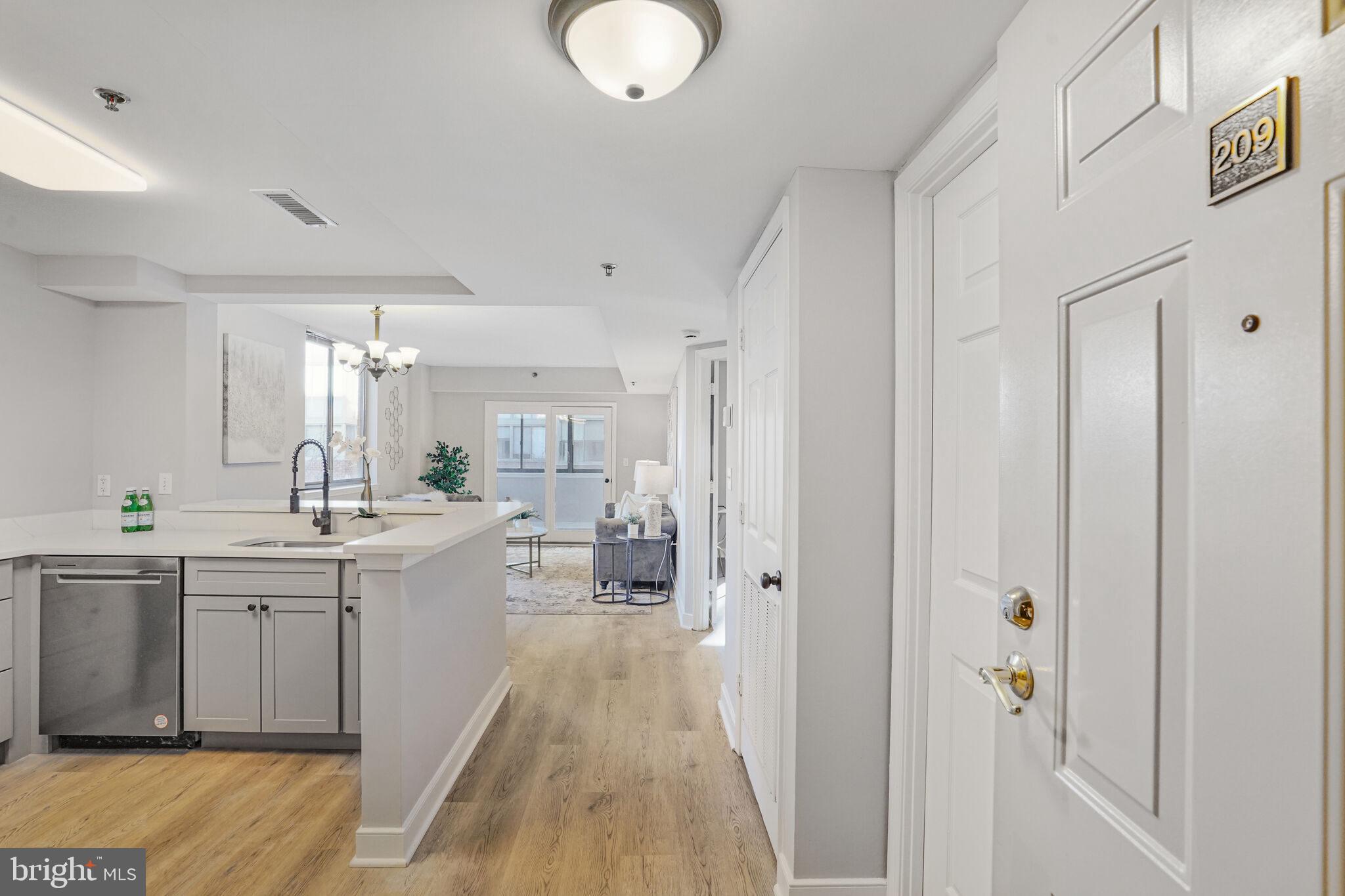 WINDSOR PLAZA - Residential