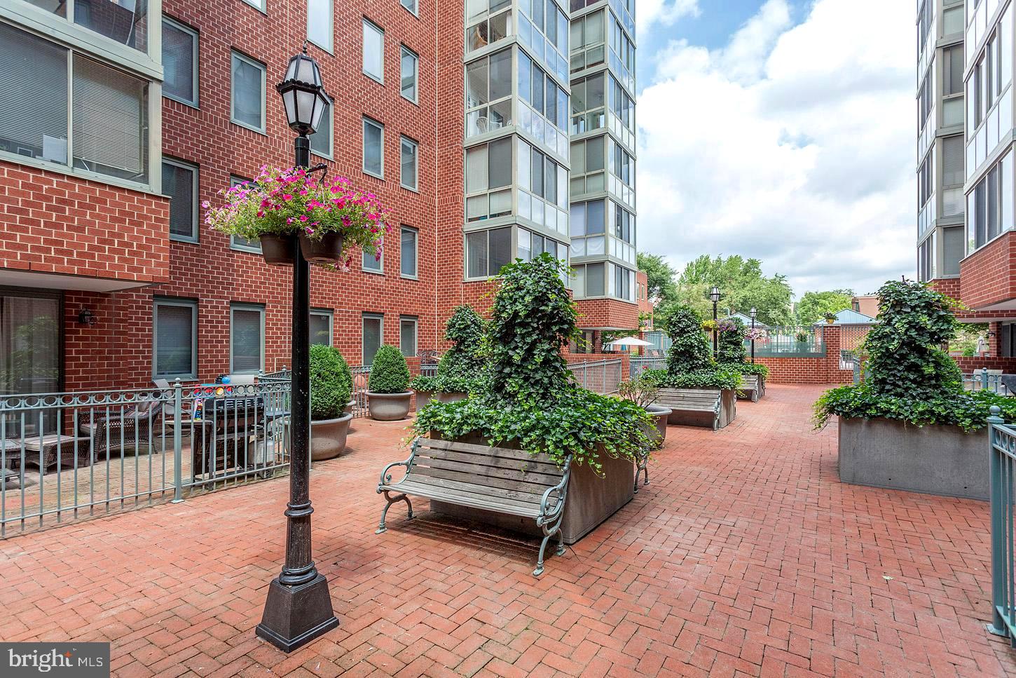 WINDSOR PLAZA - Residential