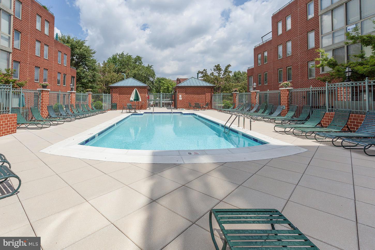 WINDSOR PLAZA - Residential