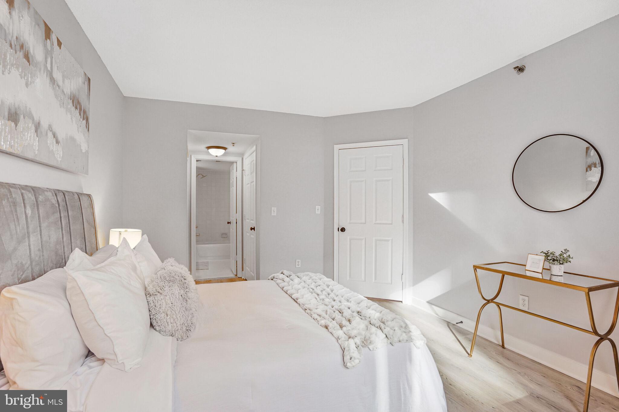 WINDSOR PLAZA - Residential