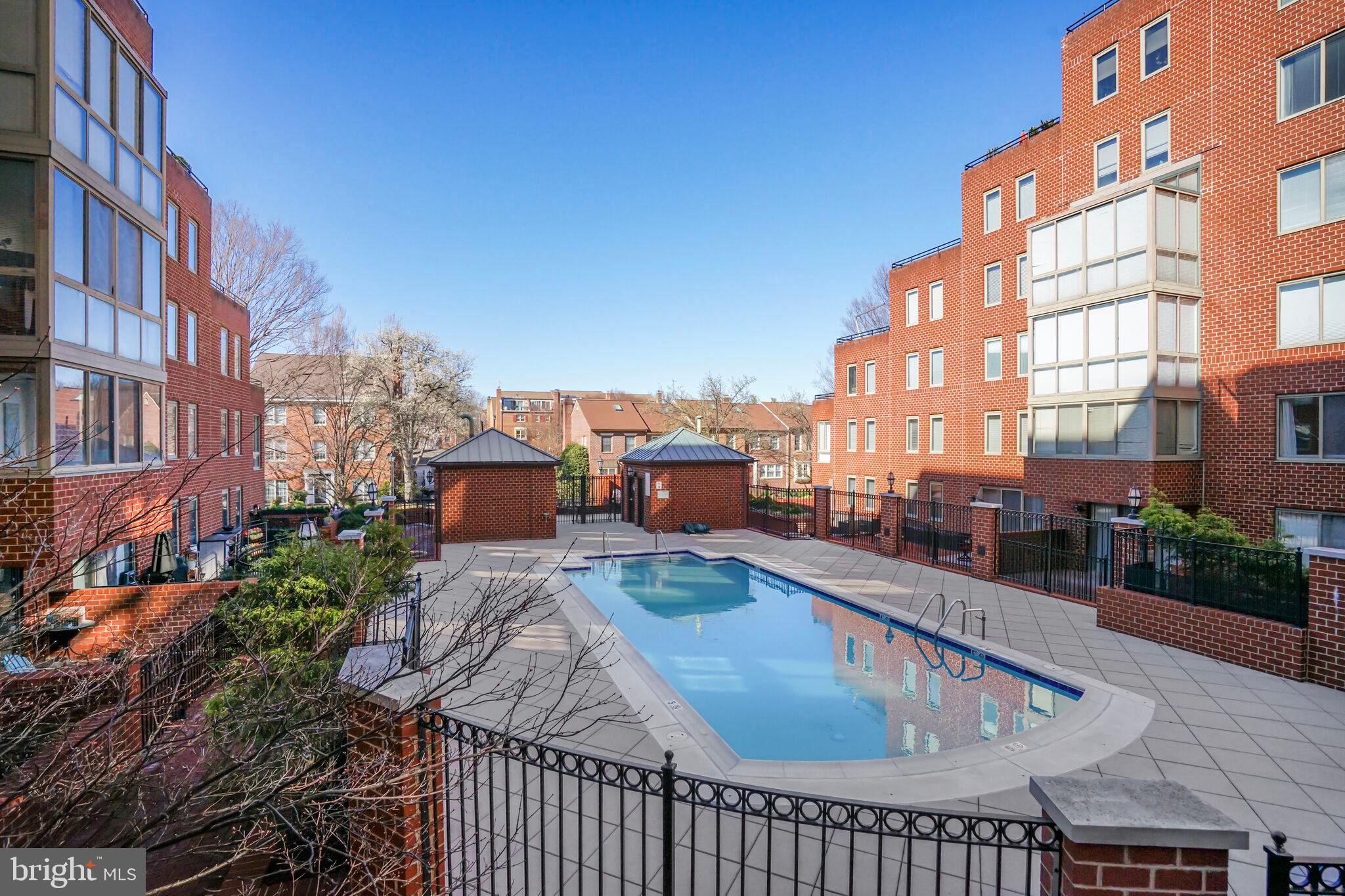 WINDSOR PLAZA - Residential