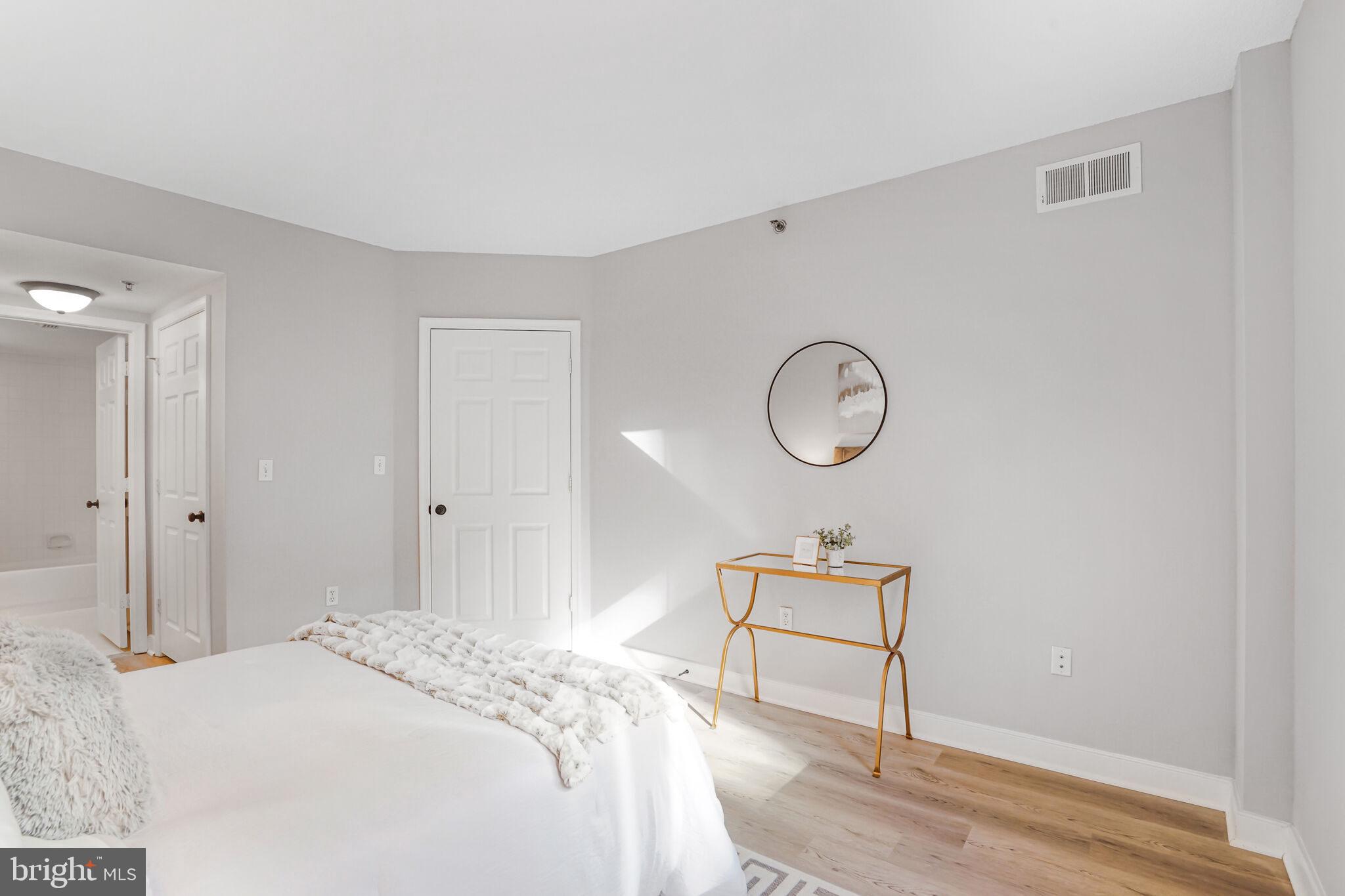 WINDSOR PLAZA - Residential