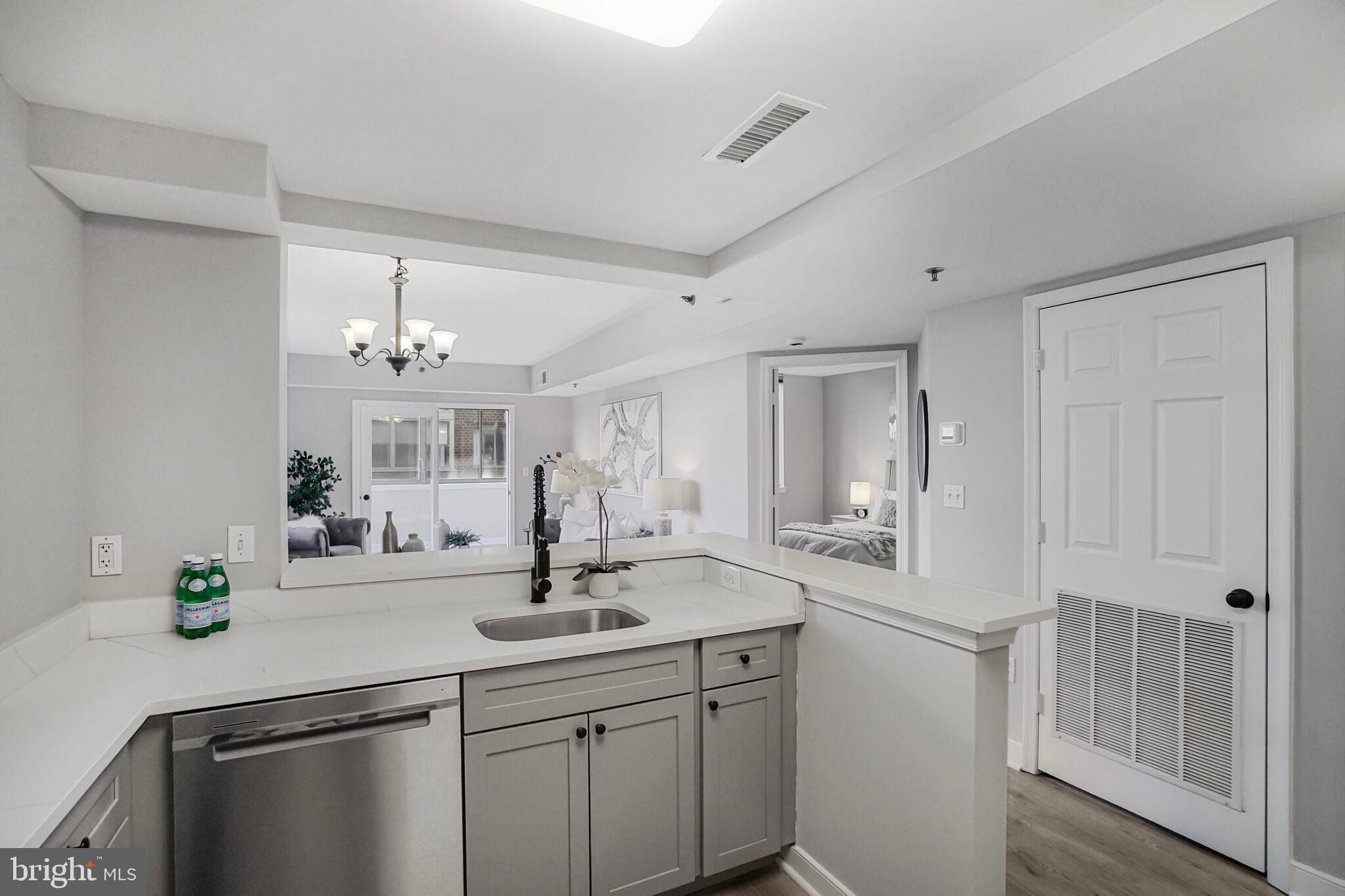 WINDSOR PLAZA - Residential