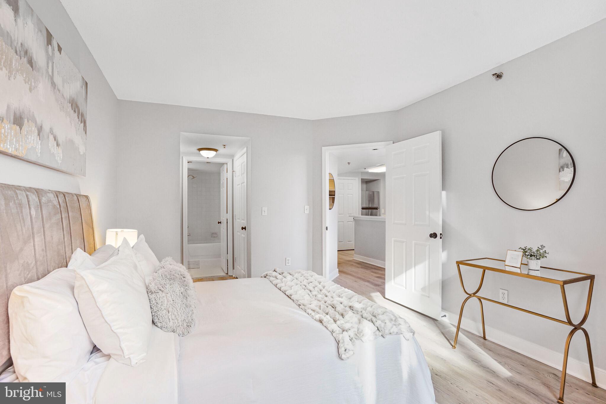 WINDSOR PLAZA - Residential