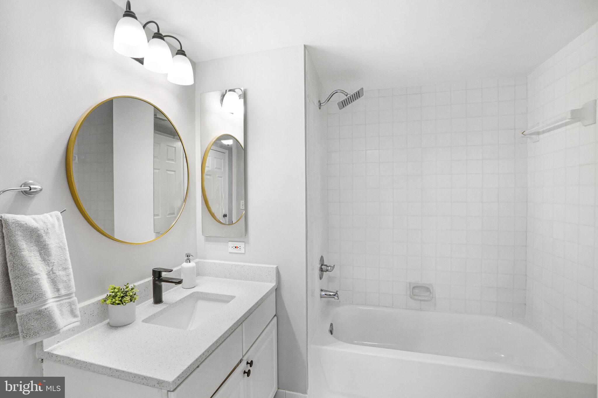 WINDSOR PLAZA - Residential