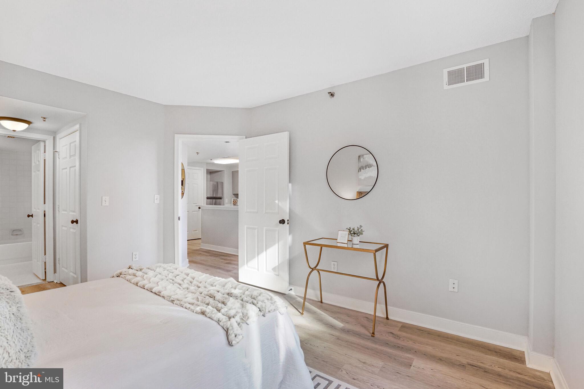 WINDSOR PLAZA - Residential