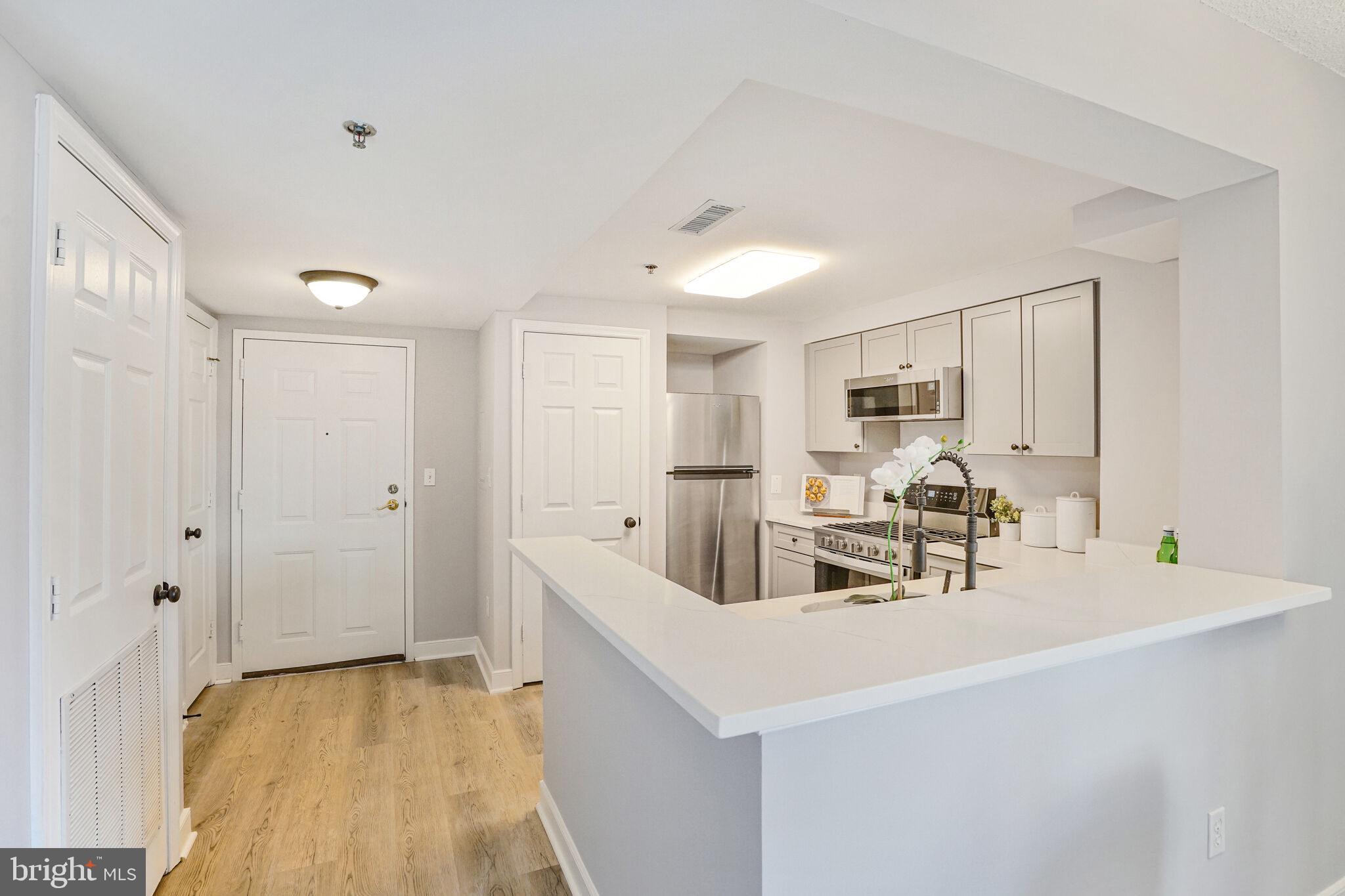 WINDSOR PLAZA - Residential