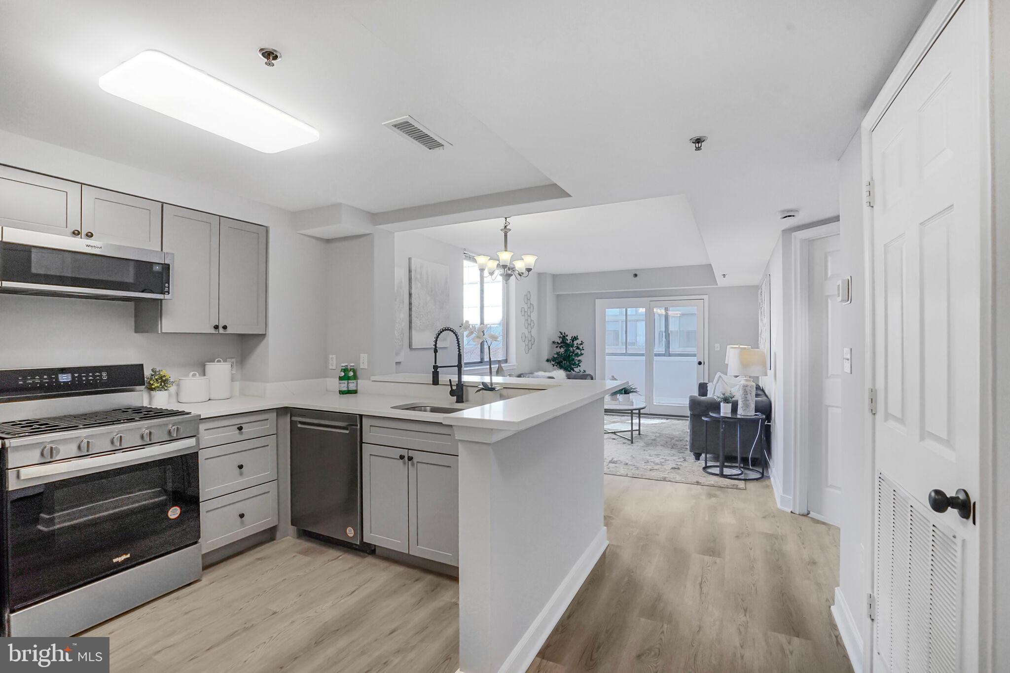 WINDSOR PLAZA - Residential