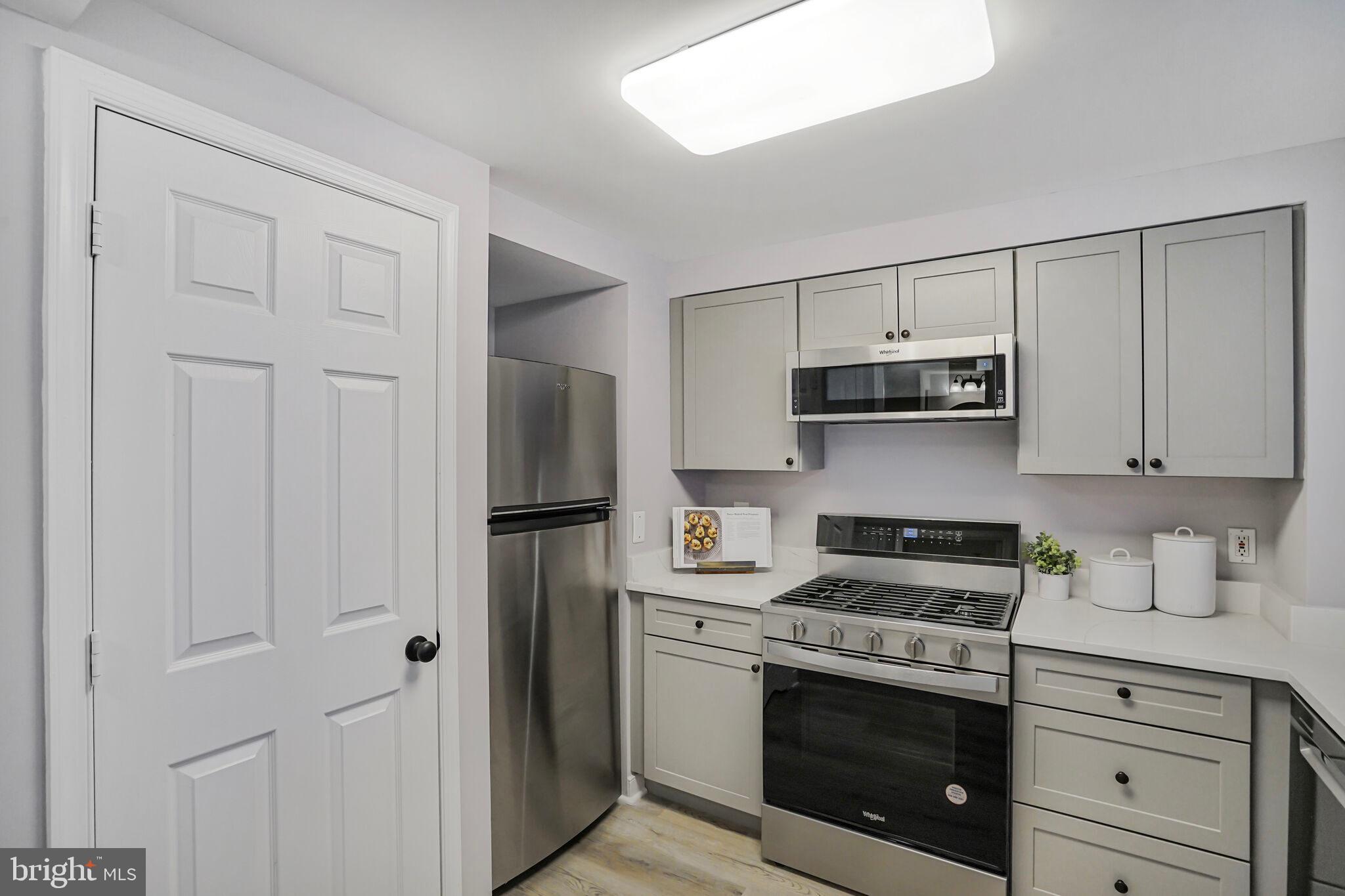 WINDSOR PLAZA - Residential