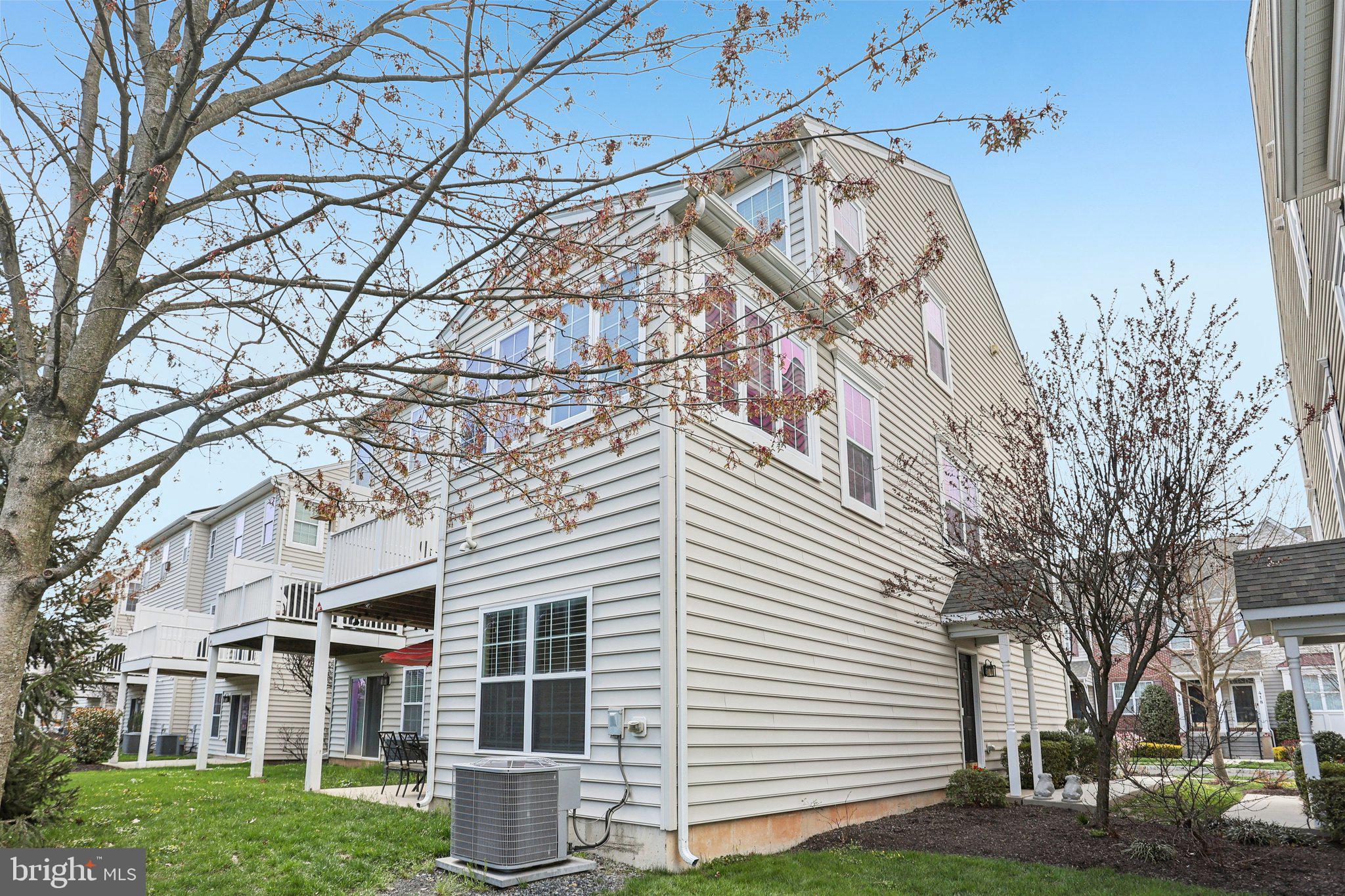 WILLIAMSON SQUARE - Residential