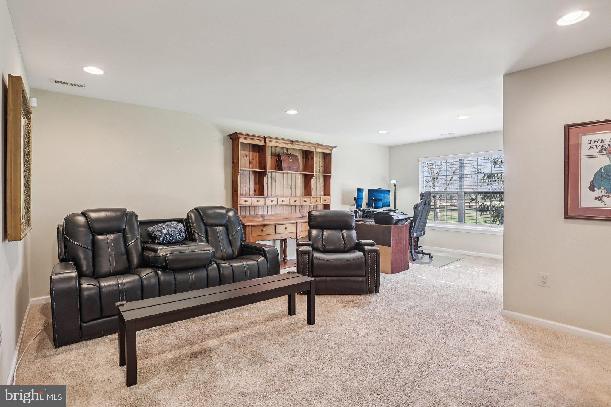 WILLIAMSON SQUARE - Residential