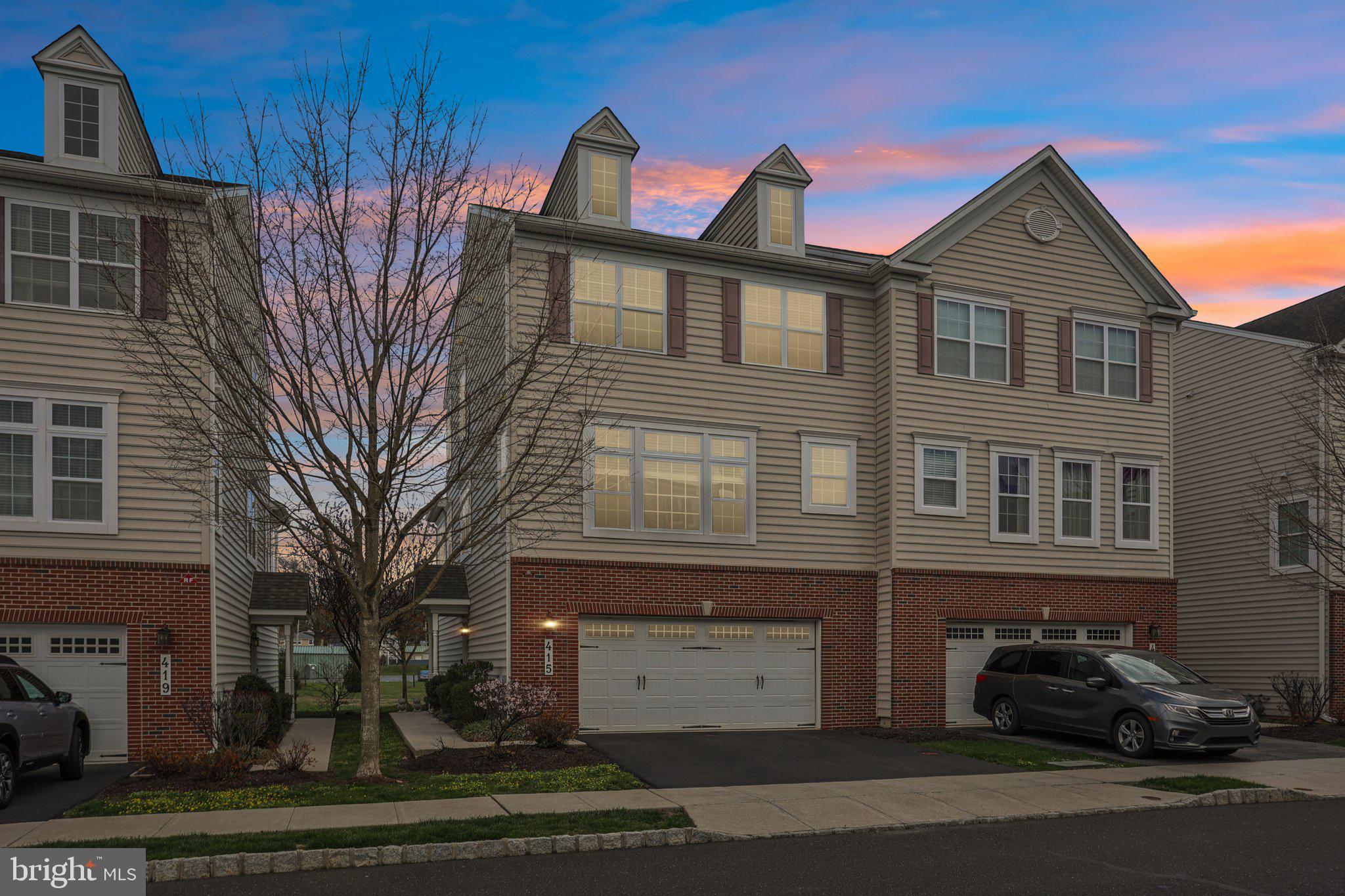 WILLIAMSON SQUARE - Residential