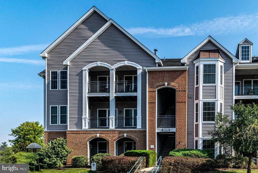 Absolutely Gorgeous 2 Bedroom, 2 Bath, Corner Unit Condo on the 2nd Floor. Remodeled Eat in Kitchen, Granite CounterTops, Marble Backsplash, Remodeled Master Bathroom, Remodeled Hall Bathroom, The  Flooring, Windows, and Light Fixtures have all been replaced, Open Floor Plan, Cozy Gas Fireplace (Home is ready for Verizon Gigabit internet service and pre-wired for video distribution over fireplace),  Tons of Natural Light, Large Balcony .. This Home is AMAZING and in Move in Condition.    Plus, Cascades is the Perfect Place to Live!  Close to Restaurants, Shopping, Trails, Golf Courses, The River, Wineries .. You will Love it here!