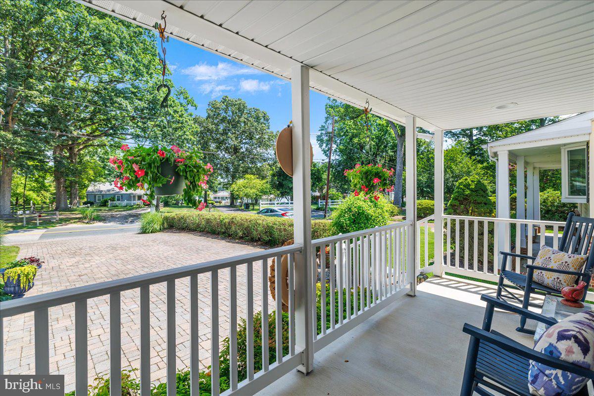 303 NORTH DRIVE