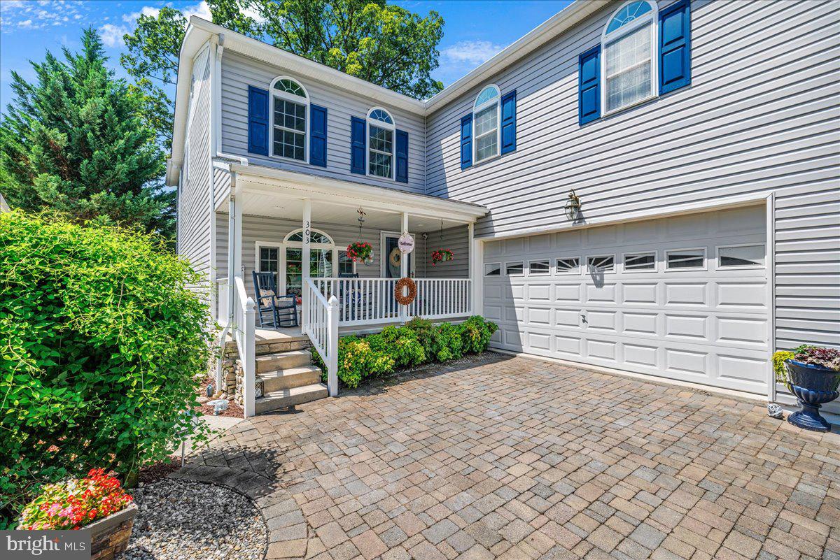 303 NORTH DRIVE