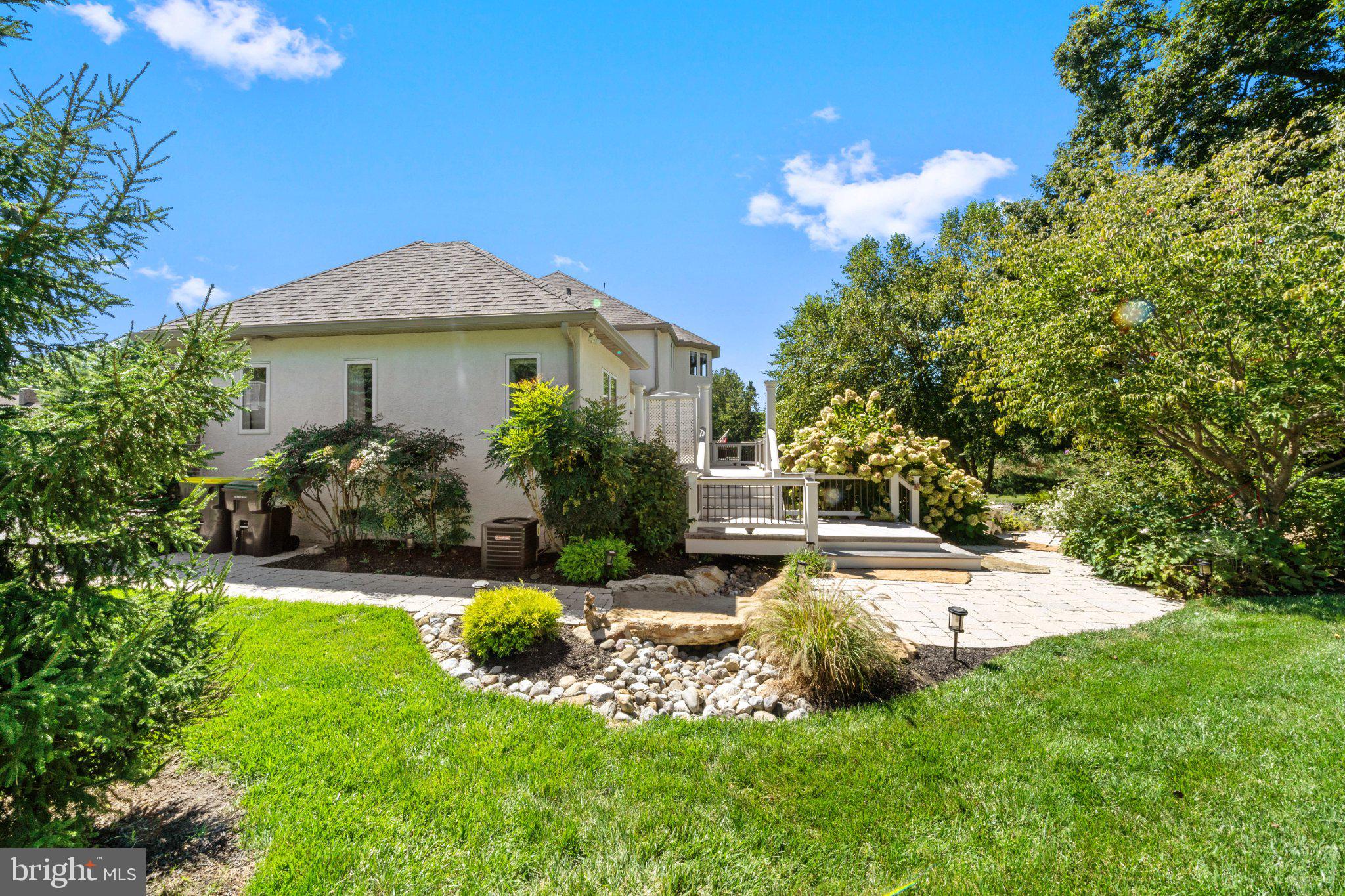 7 LAKEWOOD CIRCLE