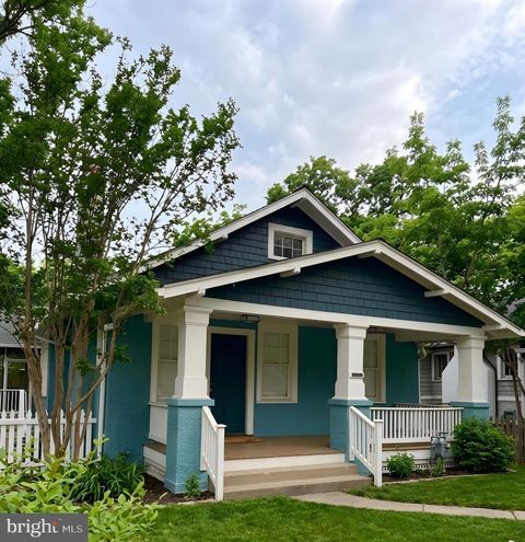 Photo of 7338 Carroll Avenue, TAKOMA PARK, MD 20912 (MLS # MDMC2218664)