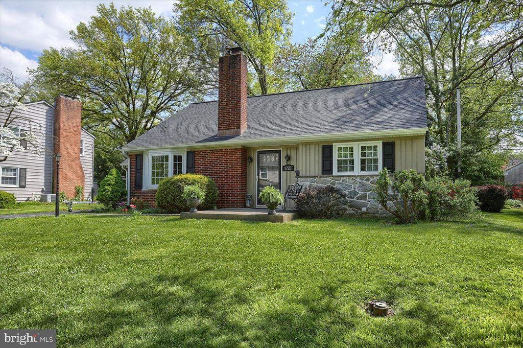 Photo of 1720 WHEATLAND AVE, LANCASTER, PA 17603 (MLS # PALA2034056)