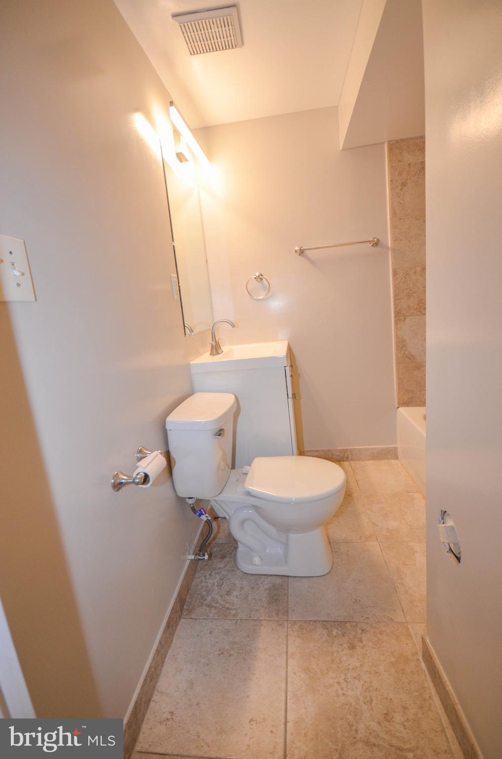 MARYLAND PLACE - Residential Lease