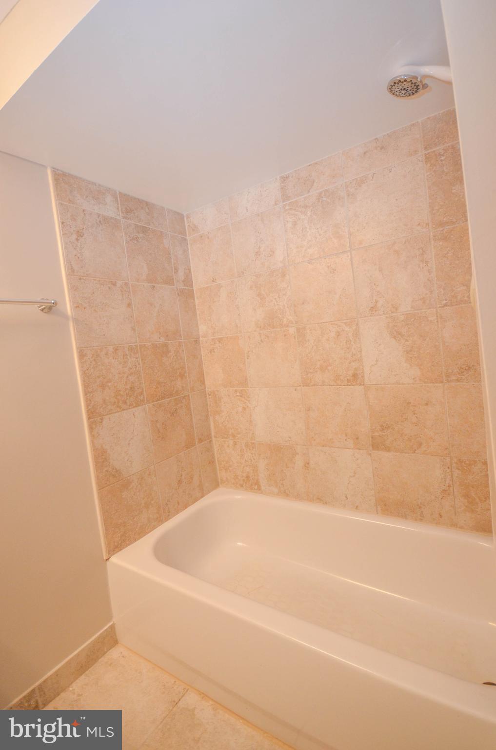 MARYLAND PLACE - Residential Lease