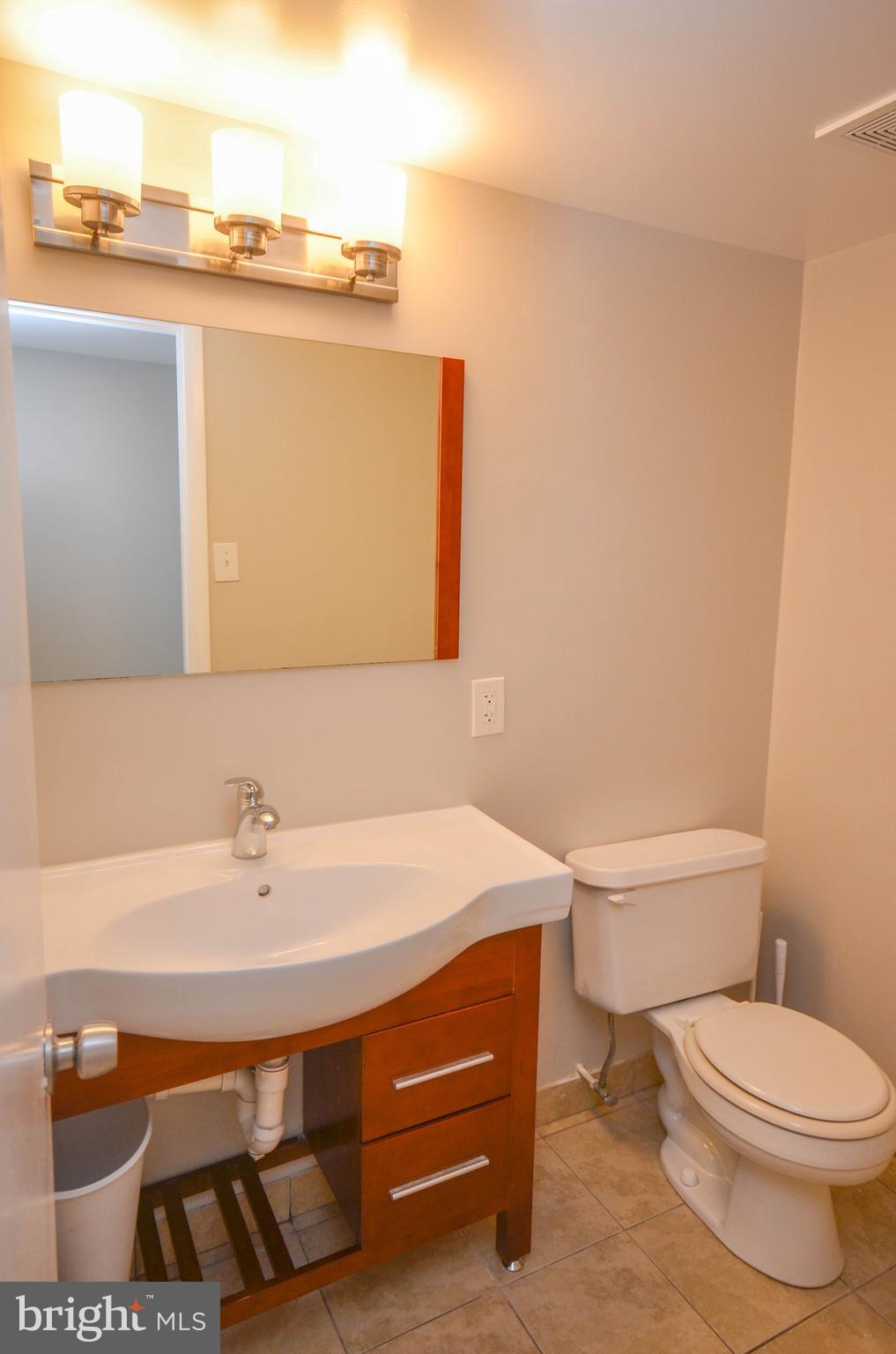 MARYLAND PLACE - Residential Lease