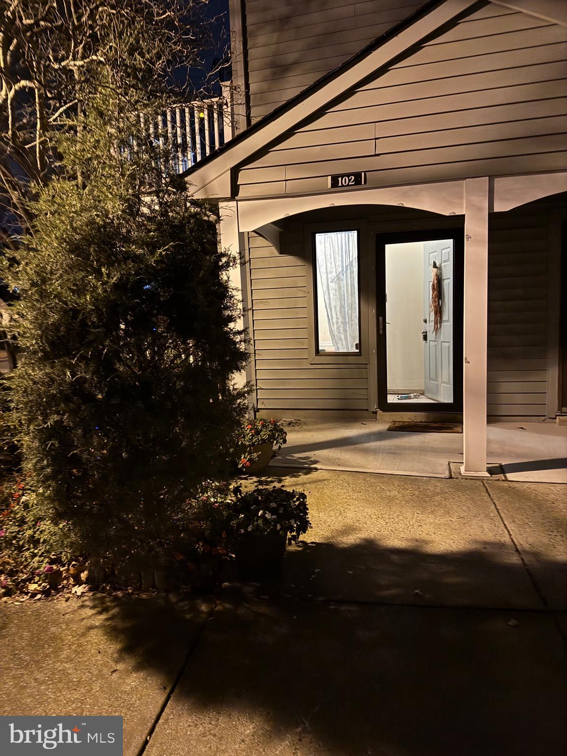 102 GREGORYS WAY 102