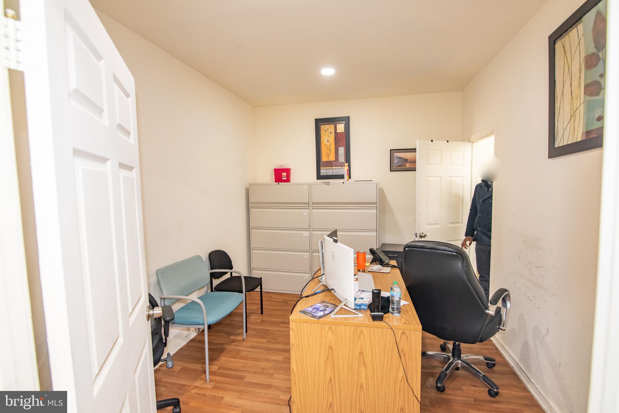 FOREST PARK - Commercial Sale