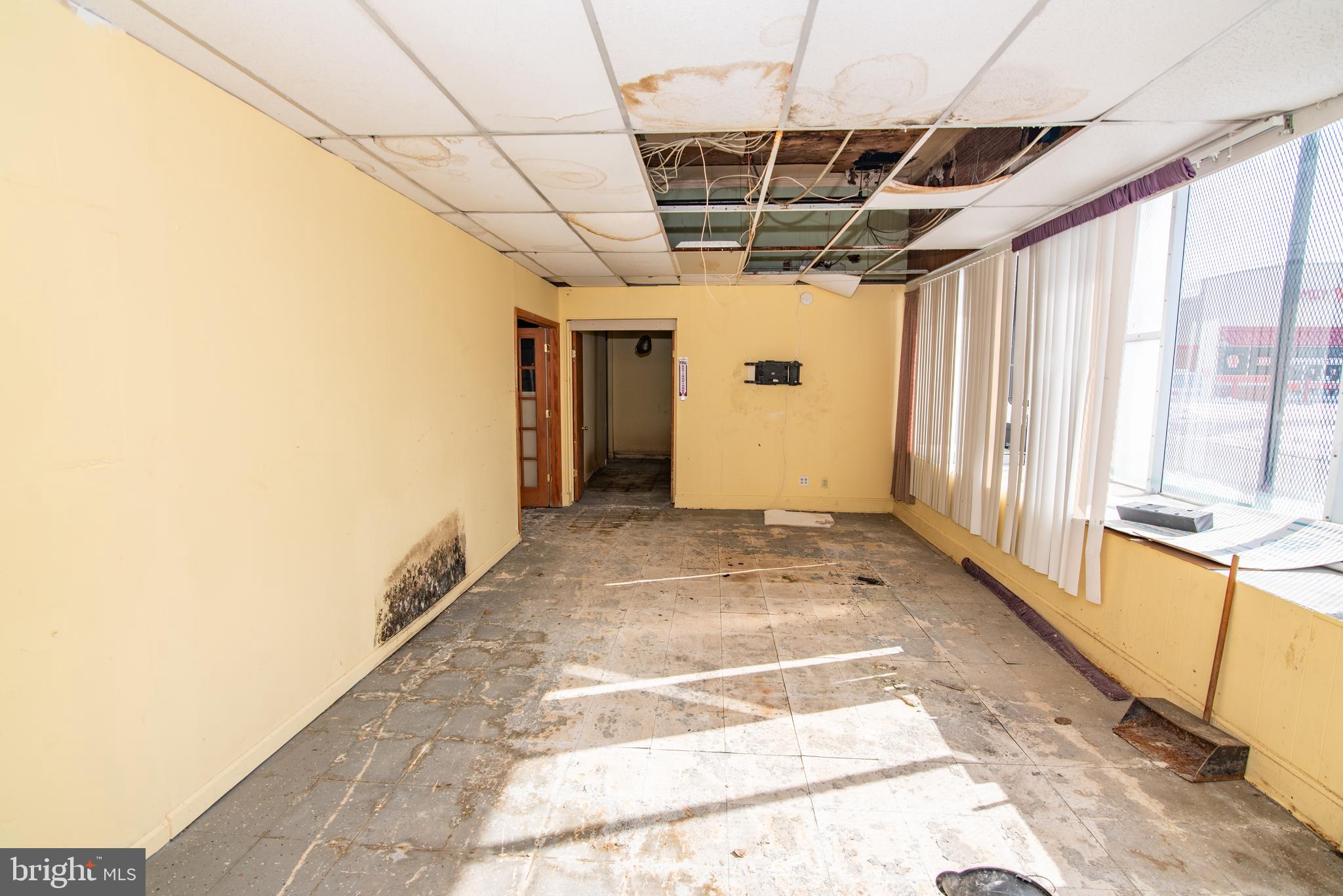 FOREST PARK - Commercial Sale