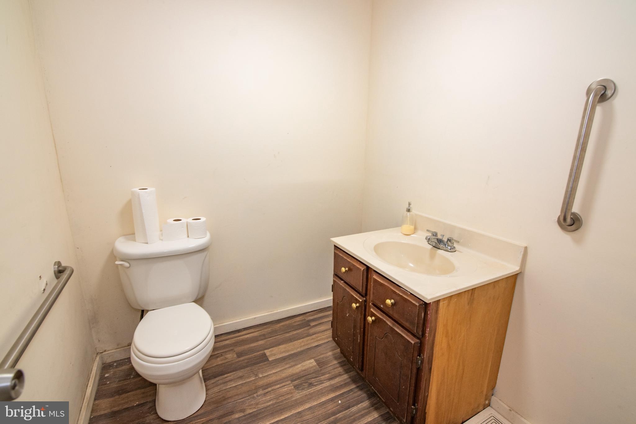 FOREST PARK - Commercial Sale