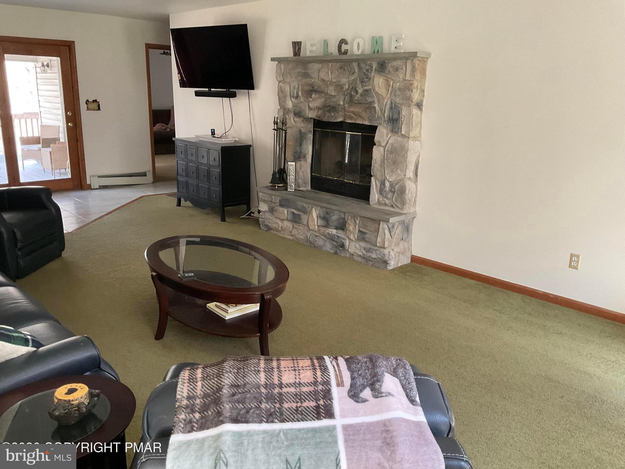 ARROWHEAD  LAKES - Residential