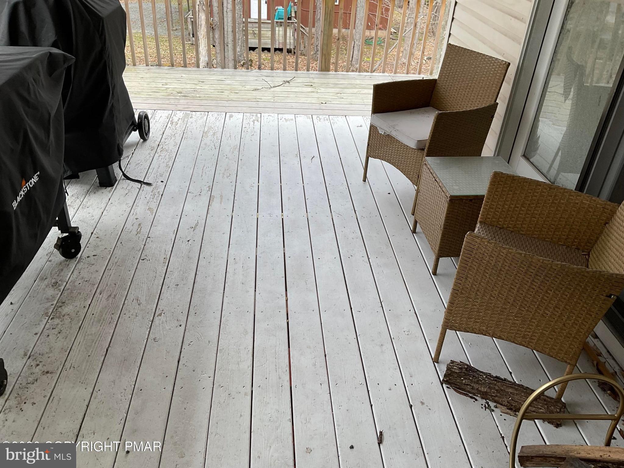 ARROWHEAD  LAKES - Residential