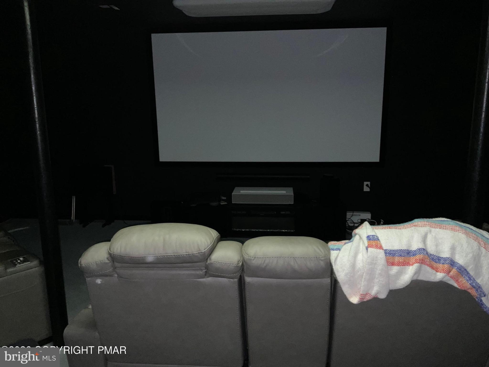 ARROWHEAD  LAKES - Residential