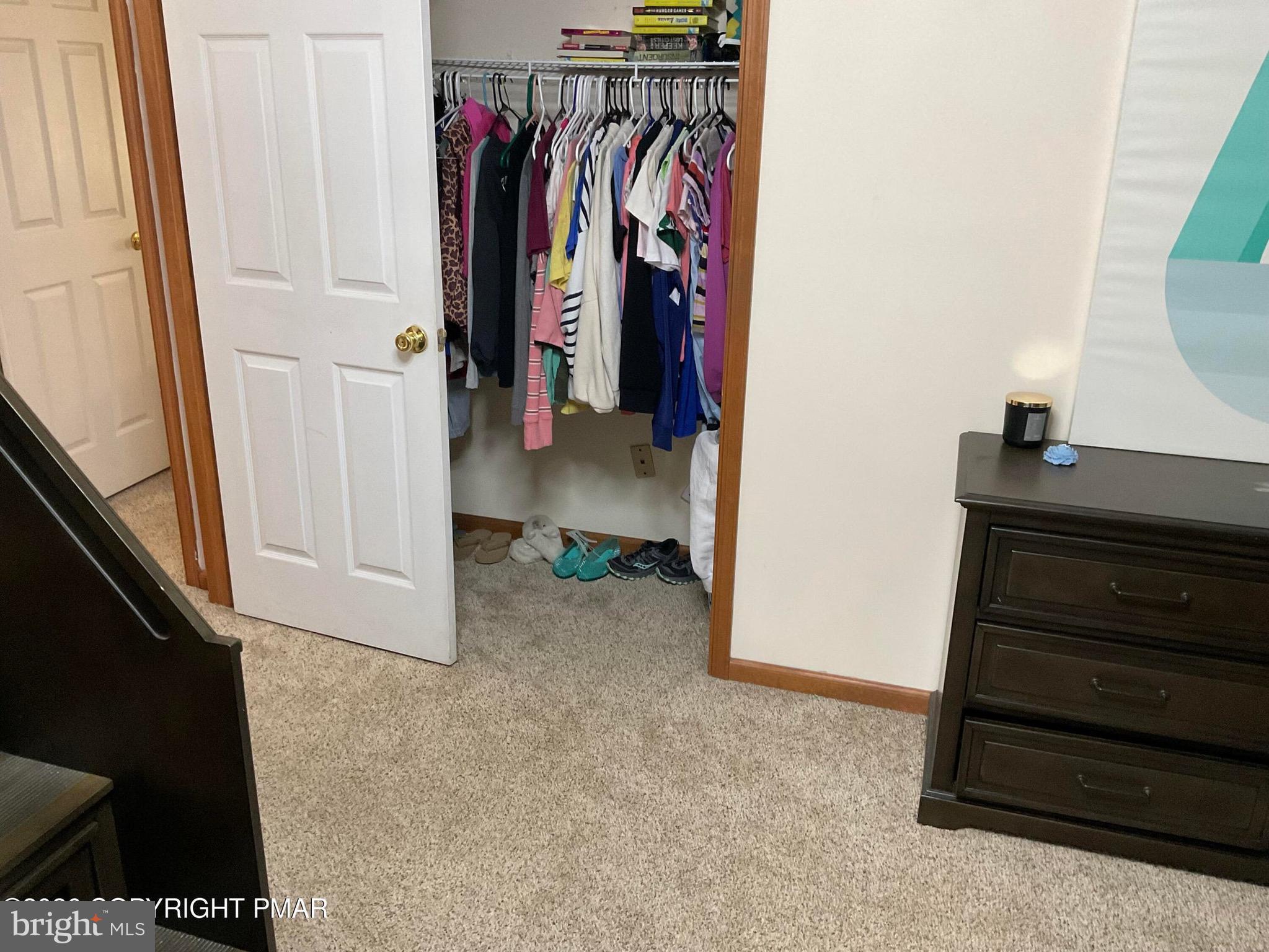 ARROWHEAD  LAKES - Residential