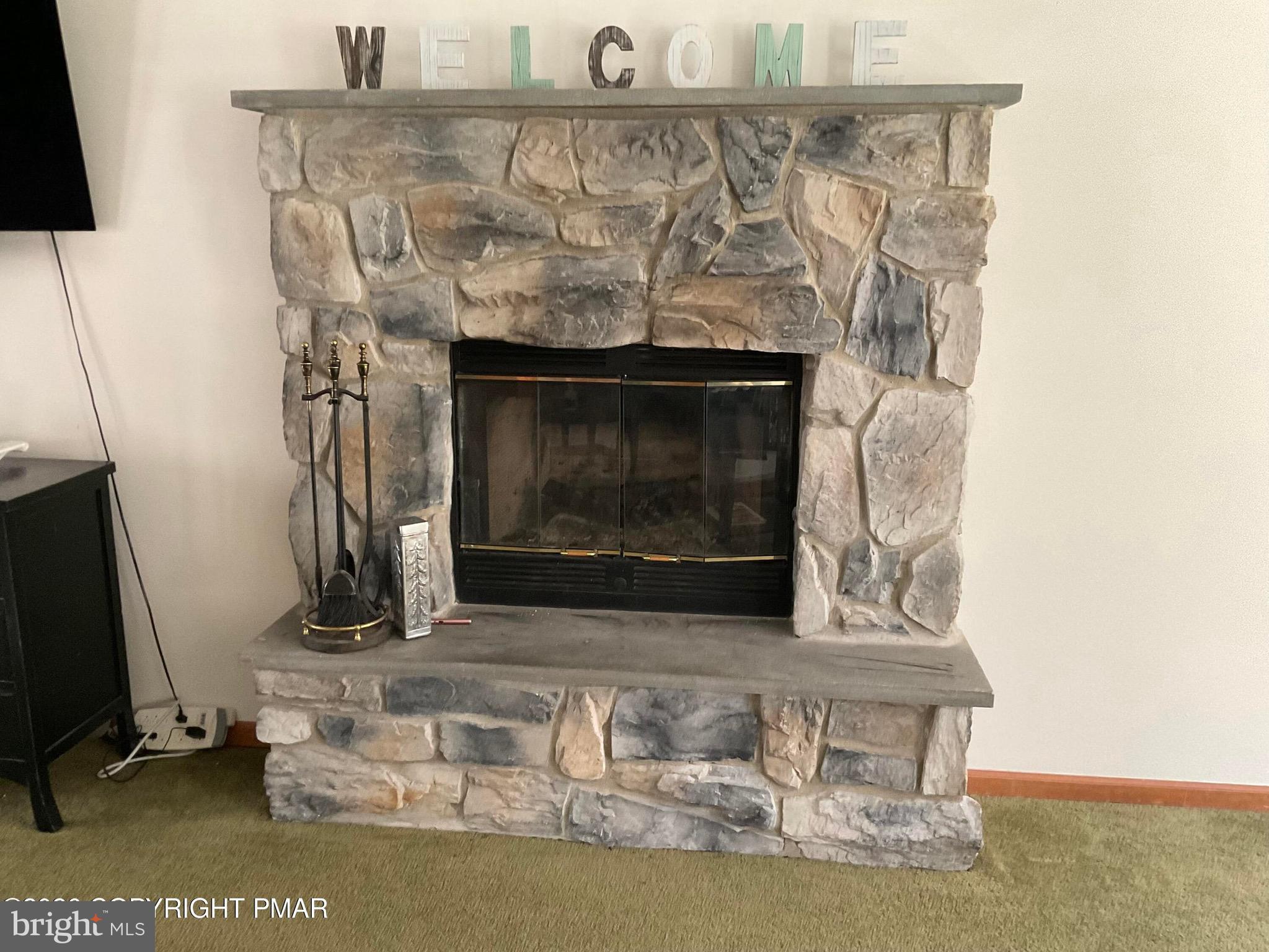 ARROWHEAD  LAKES - Residential