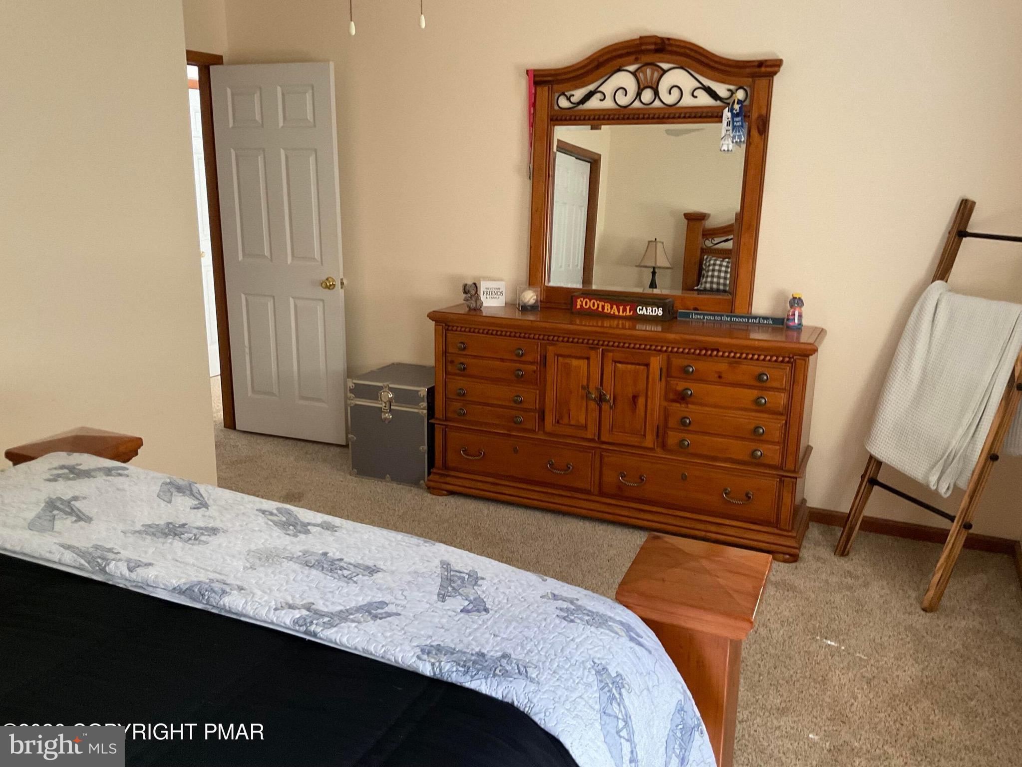 ARROWHEAD  LAKES - Residential