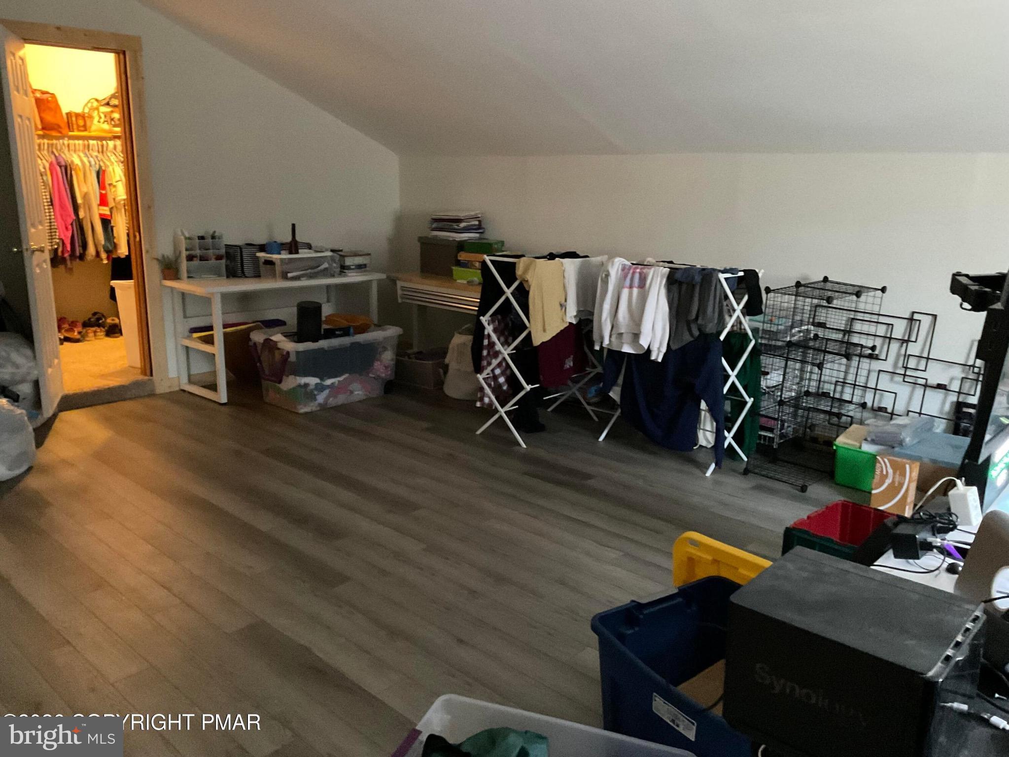 ARROWHEAD  LAKES - Residential