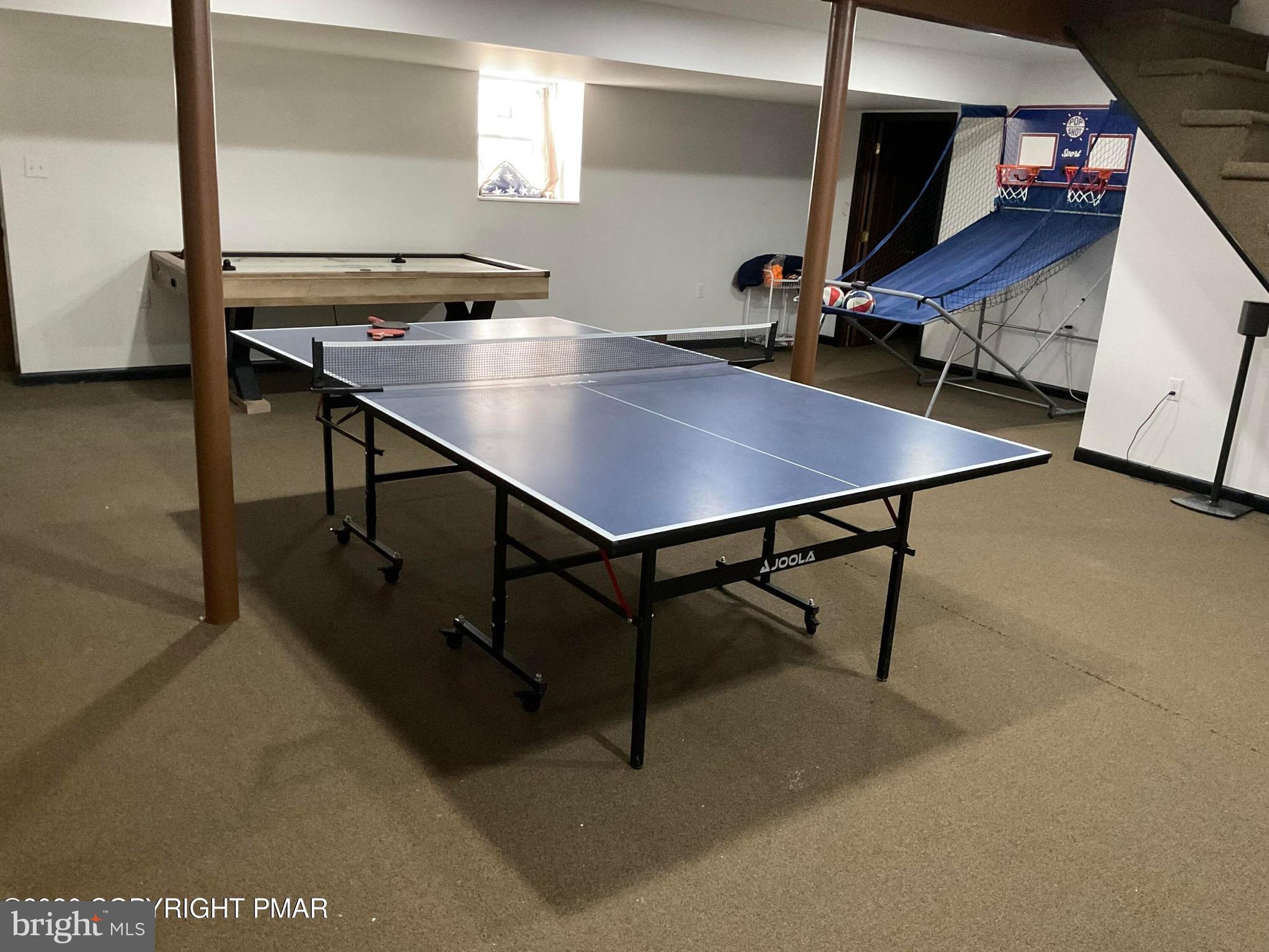 ARROWHEAD  LAKES - Residential