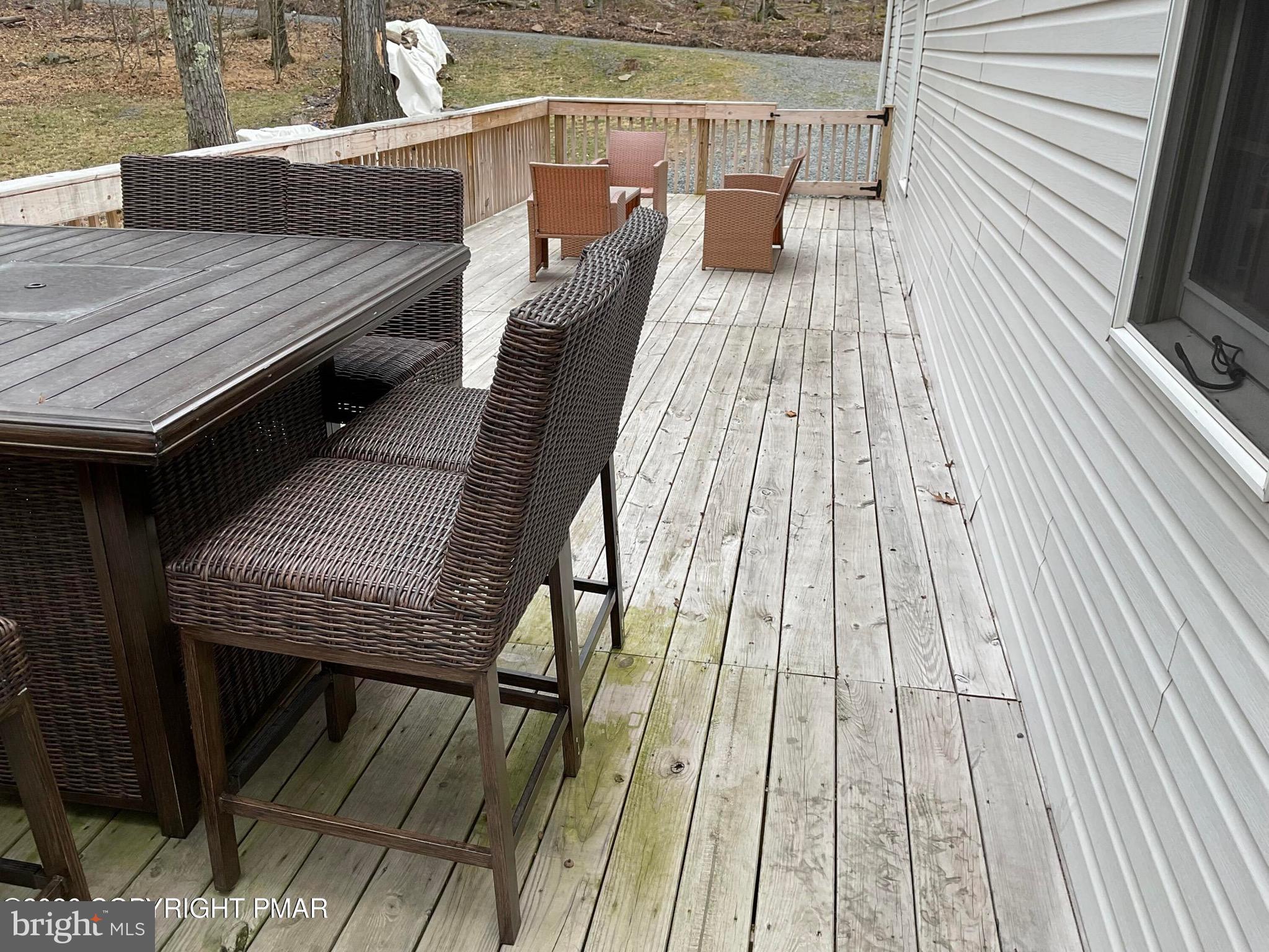 ARROWHEAD  LAKES - Residential