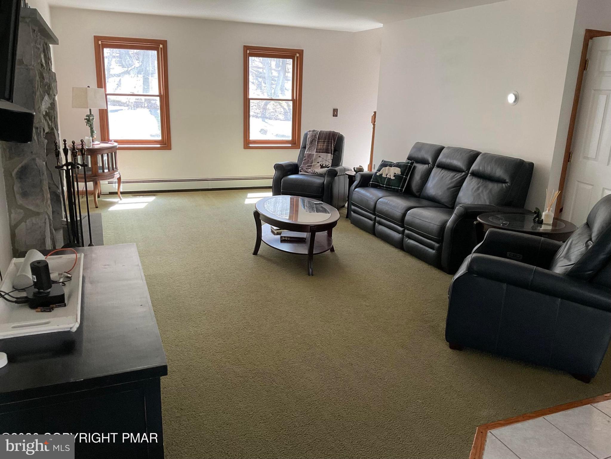 ARROWHEAD  LAKES - Residential