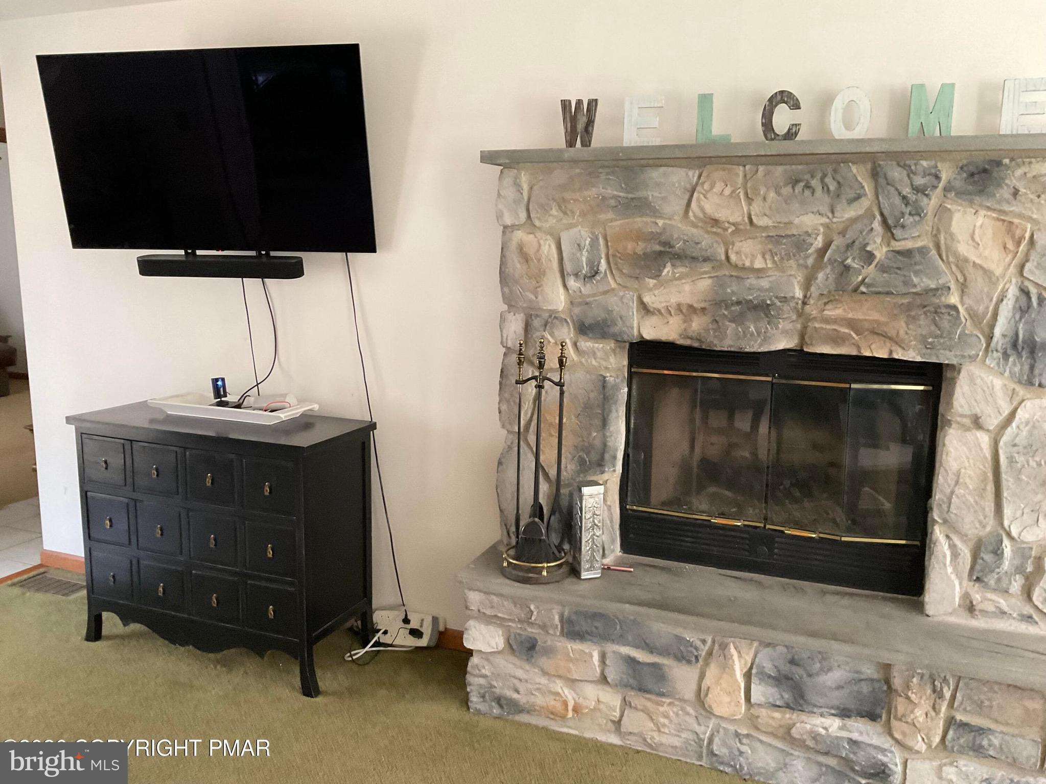 ARROWHEAD  LAKES - Residential