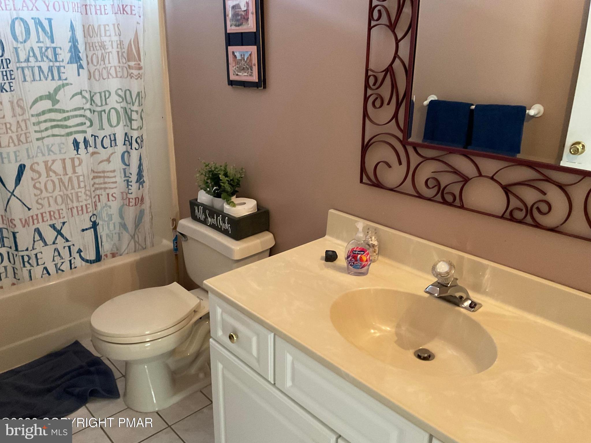 ARROWHEAD  LAKES - Residential